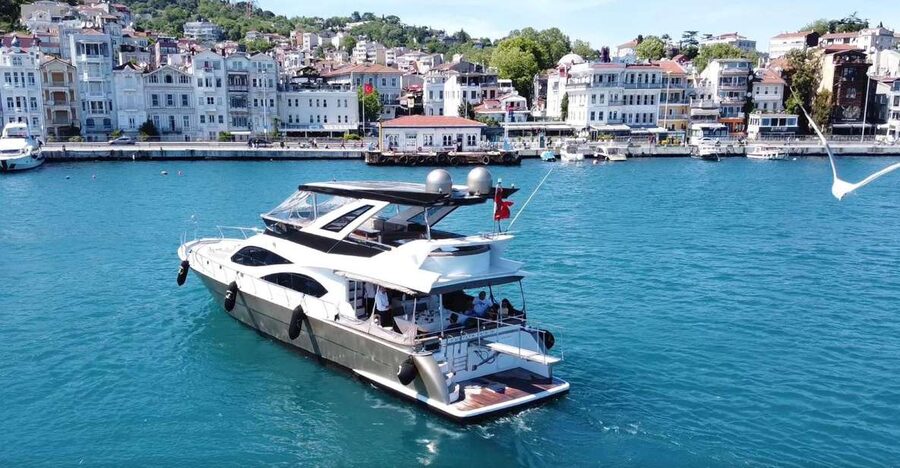 Luxury Private Yacht Rental - What the private yacht adds