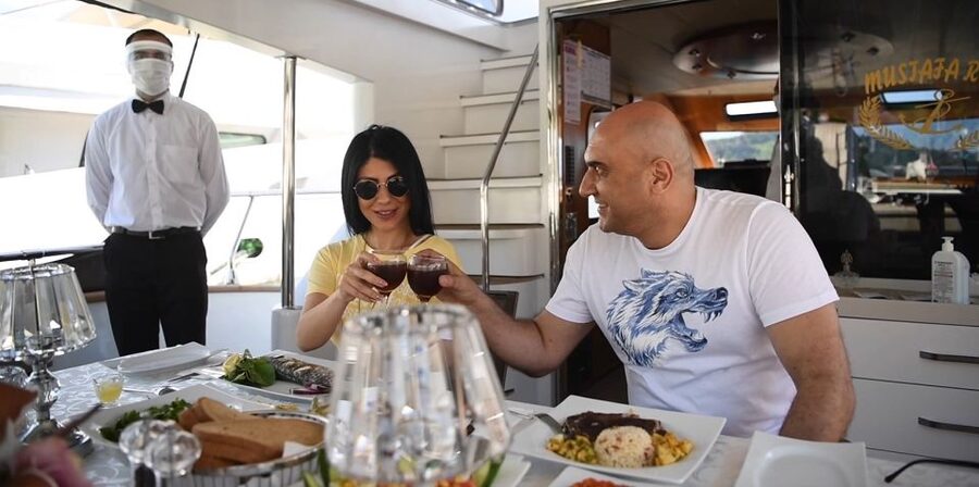 Luxury Private Yacht Rental - Snacks, drinks, and the limits of the onboard service