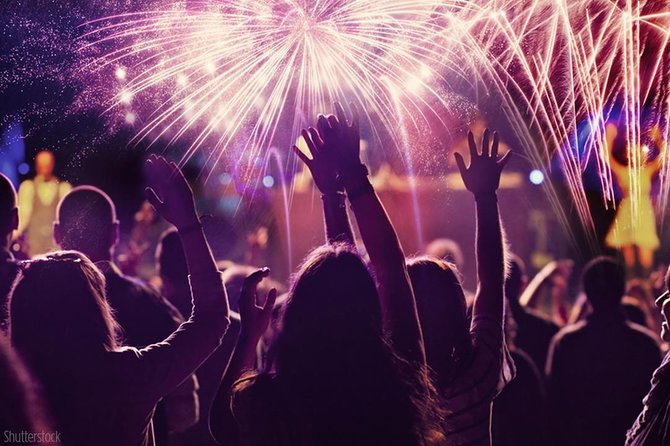 New Year's Eve dinner cruise & party on Bosphorus, Istanbul 2026 - How the Gold and Silver choices affect your night