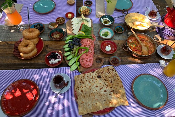 Private and guided Food and Culinary Tour of Istanbul - Karakoy breakfast with menemen and kaymak