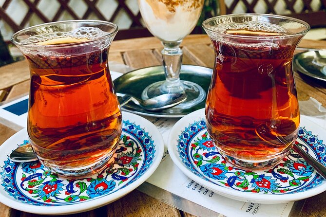 Private and guided VEGETARIAN / VEGAN tour of Istanbul - Kadikoy market food and home-style dishes