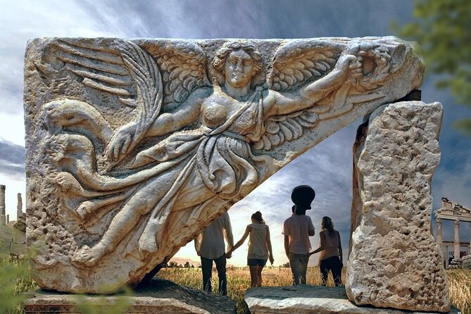 Private Ephesus Day Tour From Istanbul by Plane - Lunch connects the ruins with modern Turkey