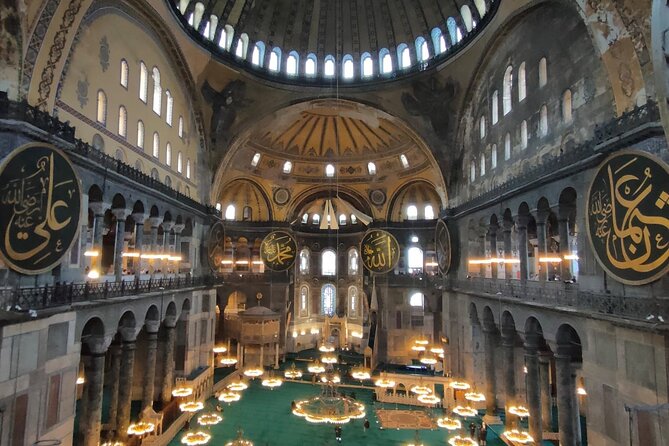 Private Guide in Istanbul in Spanish - Basilica Cistern: one hour beneath the old city