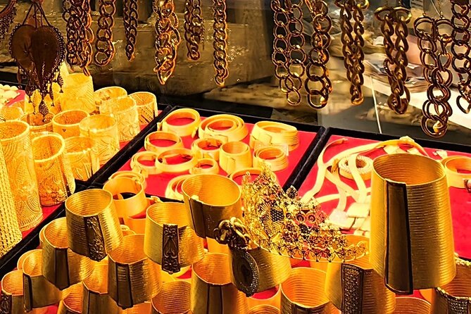 Private Guided Bazaar Tour in Istanbul - Lunch and the food markets of Kadıköy