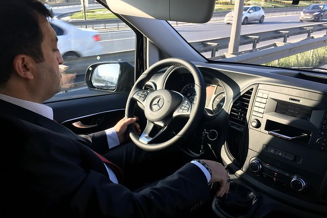 Private Istanbul Airport (IST) TransferS - The coordinator and the walk to the vehicle