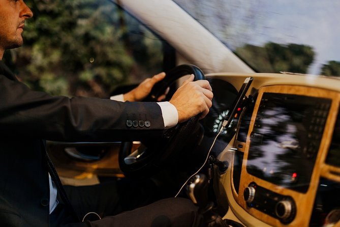 Private Istanbul Airport Transfer to Blue Mosque Sultan Ahmet - Finding the car on transportation level -2