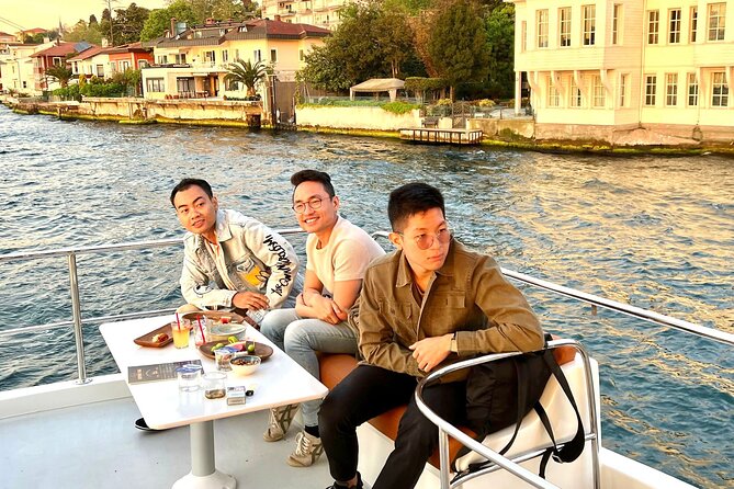 Private Luxury Yacht Cruise in Istanbul Bosphorus - Dolmabahçe Palace and the Ottoman waterfront