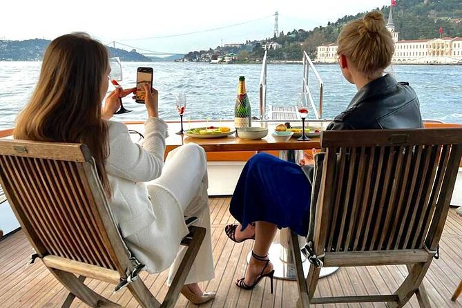 Private Luxury Yacht Cruise in Istanbul Bosphorus - Rumeli Fortress at the narrowest point