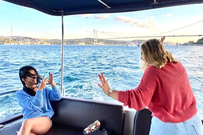 Private Luxury Yacht Cruise in Istanbul Bosphorus - Beylerbeyi Palace on the Asian shore