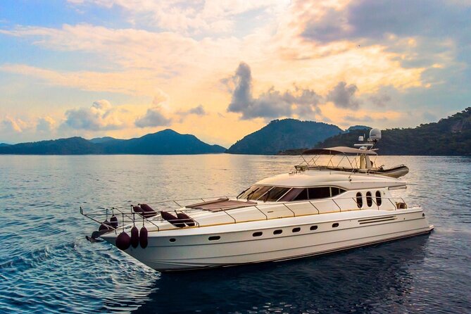 Private Luxury Yacht Cruise on Bosphorus - Setting out between Europe and Asia