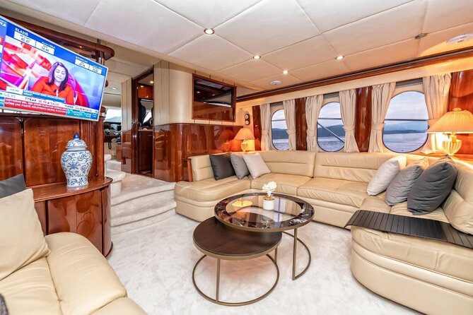 Private Luxury Yacht Cruise on Bosphorus - Dolmabahçe Palace and Çırağan Palace