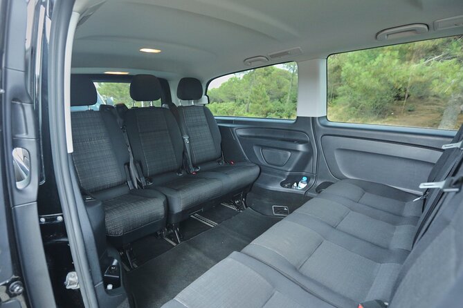 Private One-Way Transfer: Istanbul Airport ↔ City Hotels - Comfort, luggage, and group size