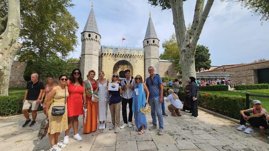 Private Topkapi Palace and Harem Tour with Skip Line Entry - The First Courtyard and Imperial Gate