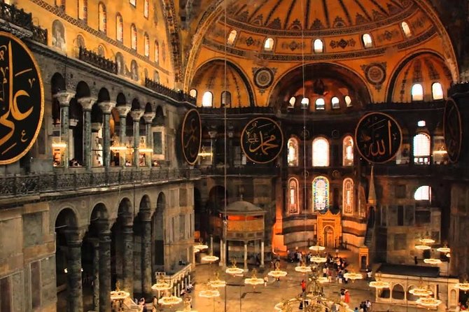 Private: Topkapi Palace, St. Sophia, Blue Mosque, Grand Bazaar, Hipodromme - Two hours at Topkapi Palace, the day’s longest visit
