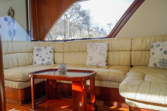 Private Yacht Cruise on Bosphorus - The Fatih Sultan Mehmet Bridge and Anadolu Hisarı