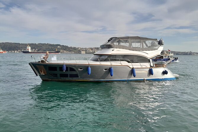 Private Yacht for Surprise Events / Birthday, Proposal, Anniversary, Party etc - What is included in the basic price