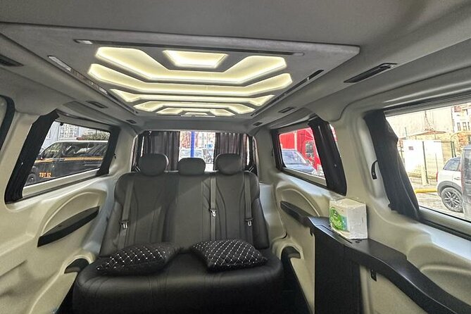 Sabiha Gökçen Airport (SAW ) to hotels private transfer service - The receptionist and the vehicle handoff