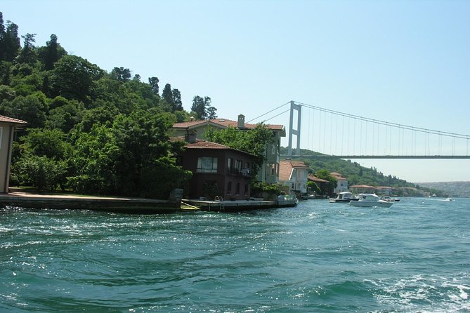 Short Guided Bosphorus and Golden Horn Boat Tour - Beylerbeyi Palace and the Asian side
