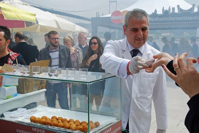 Street Food Tour in Istanbul [Don't Miss it] - Spices and fish sandwiches at the Spice Market