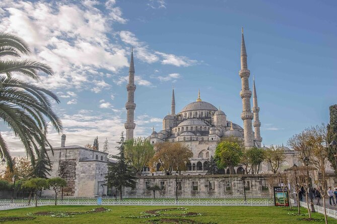 Suleyman's magnificent path: Mosques and Bazaars Tour - Starting at the Column of Constantine