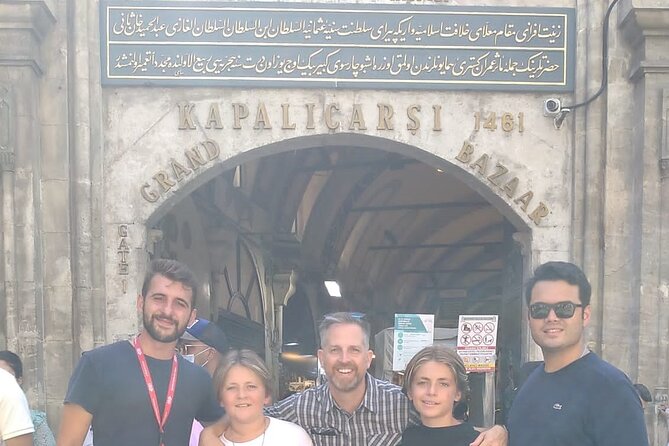 Suleyman's magnificent path: Mosques and Bazaars Tour - Finishing at Galata Bridge