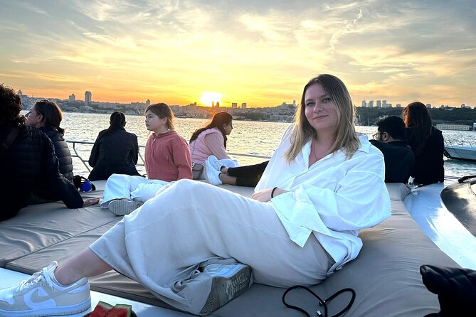 Sunset or Daytime Istanbul Guided Luxury Yacht Cruise with Snacks - Çırağan Palace, Maiden’s Tower, and Galata Tower