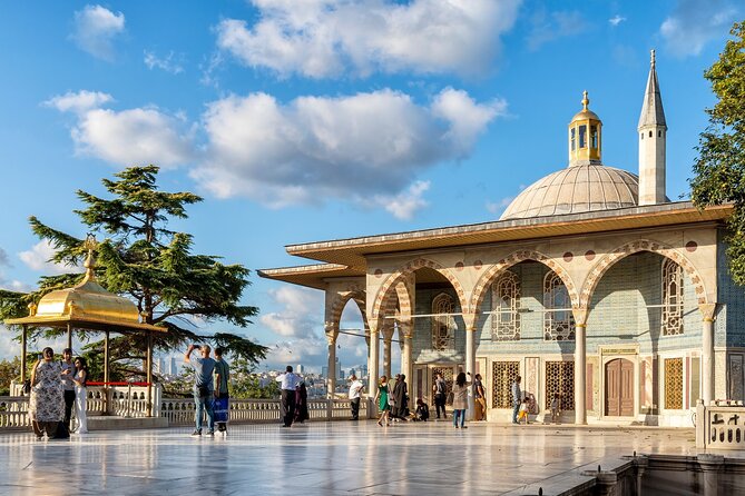 Topkapi Palace and Harem Guided tour with Skip-the-Line Tickets - The guides make or break the experience