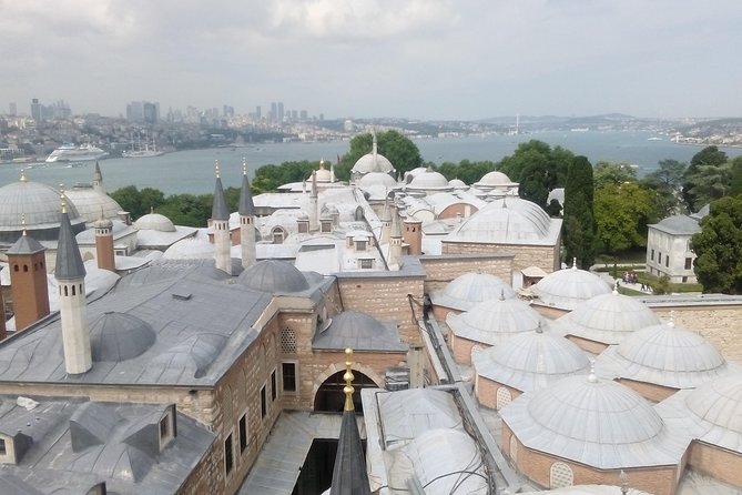 Topkapi Palace Harem Ticket & Tour-Prepay & Balance at meeting - Walking through the Harem units