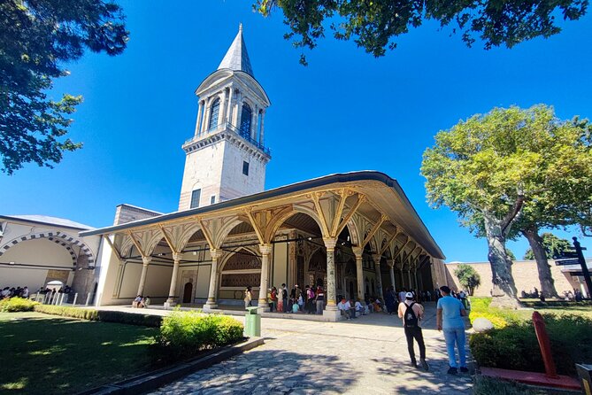 Topkapi Palace with Harem and Blue Mosque Guided Tour - Treasures, relics, and the famous dagger