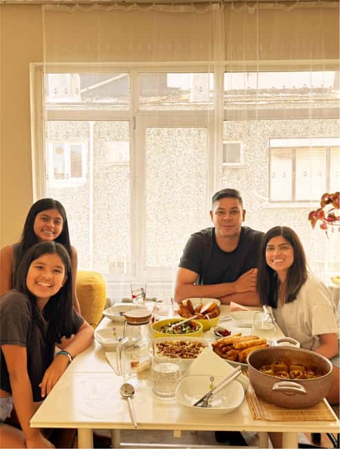 Turkish Cooking Course - Home Cooking Class in Istanbul - Tea, conversation, and the social side of the class