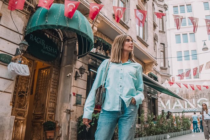 Unforgettable Moments in Istanbul: Photo Shoot for Couples - Ten edited images, delivered within 48 hours